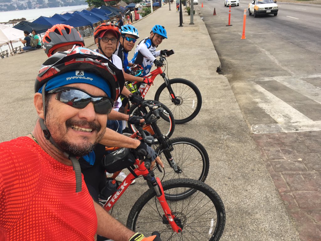 checogodinez's tweet photo. La de hoy 32.60Km #CiclismoUrbano #Acapulco
#CicloVíaCostera yo soy #ACABIKES https://t.co/azYekLCP89