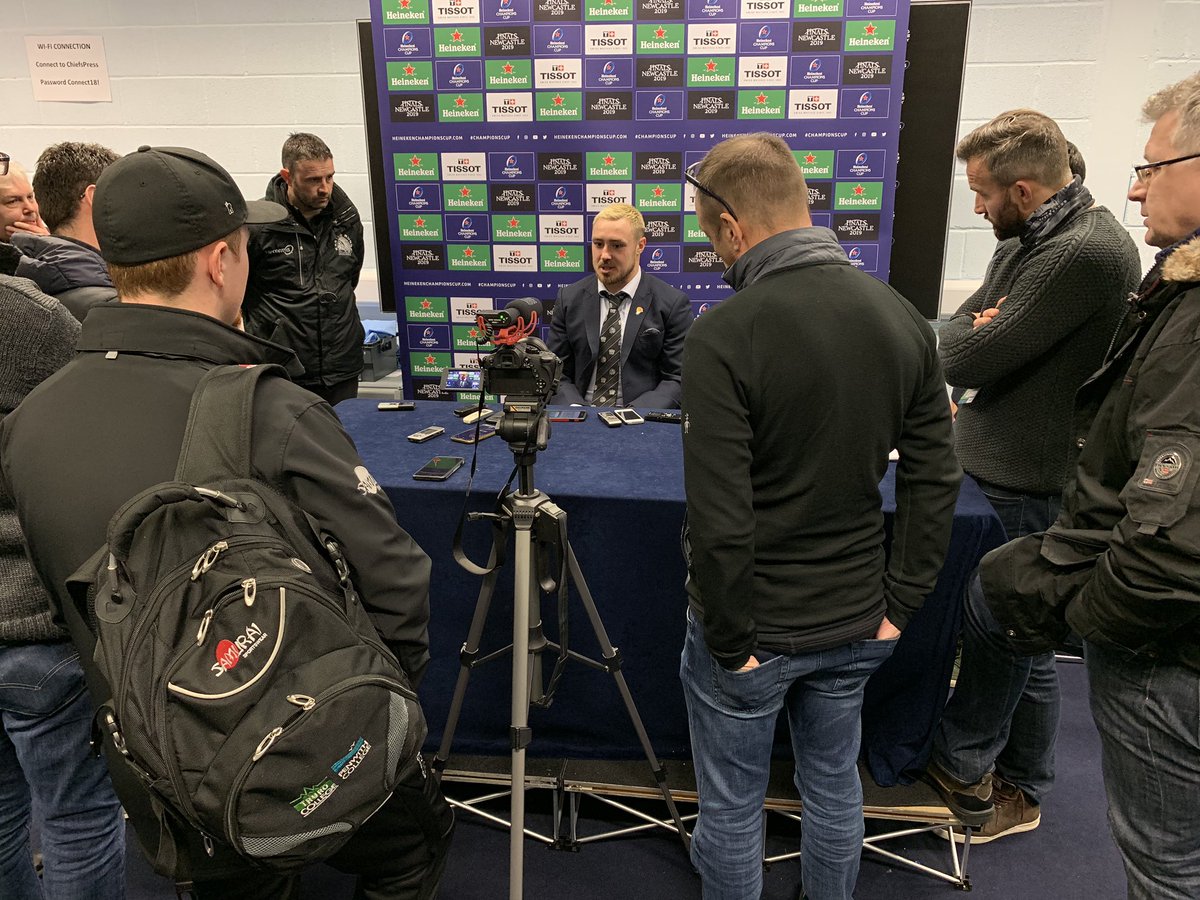 barryjohnfrost's tweet image. What a difference a @nowellsy15 makes at post @ExeterChiefs  v @CastresRugby media session ... normally it’s just me &amp;amp; @mstevo1976 😳 #adulation #mediafrenzie #superstar