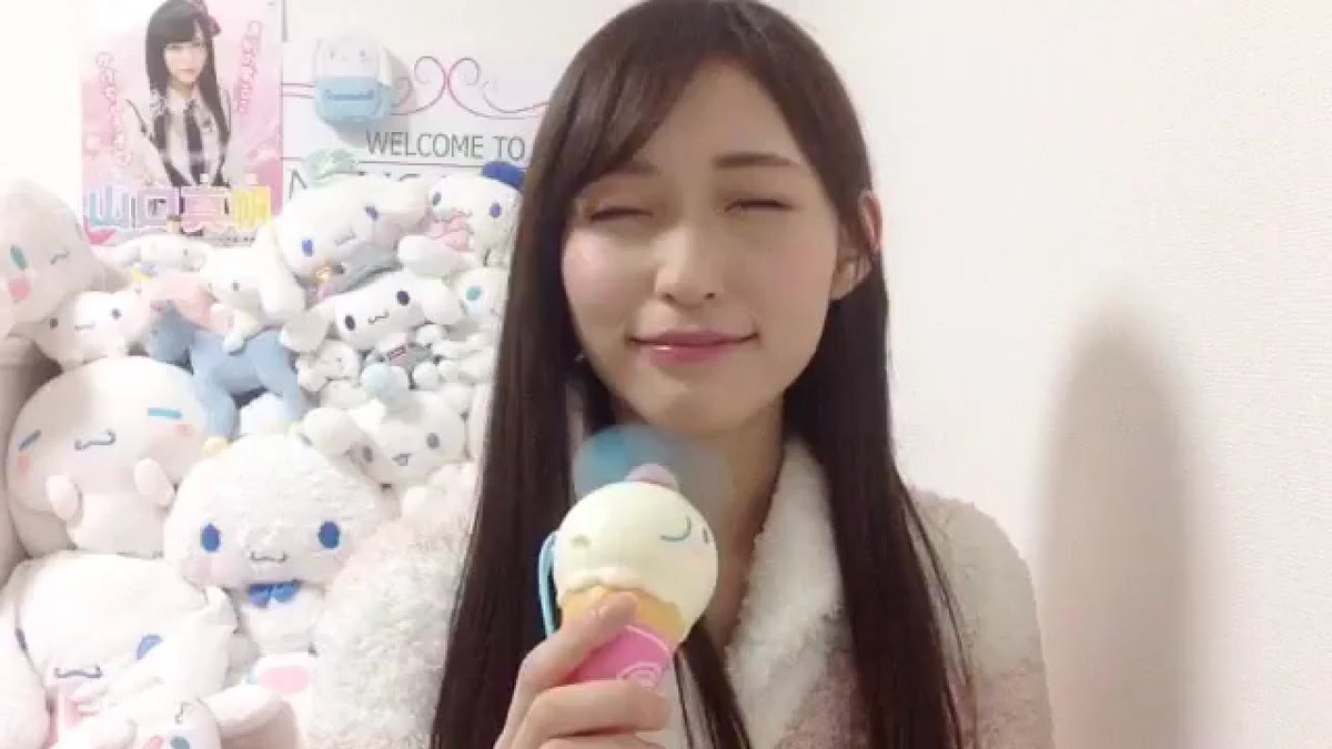 ミニ扇風機で涼しむ山口真帆 あげてけ