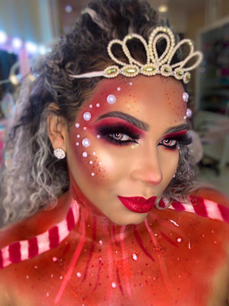 moura_aliny's tweet photo. Iniciamos a saga make carnavrau com essa produção, e estou ansiosa em saber o que acharam ? Além disso queria contar com a ajuda de vocês, qual nome vocês dariam a esse personagem? Soltem a imaginação e se inspirem nessa produção ♥️ https://t.co/59mpmOR13W