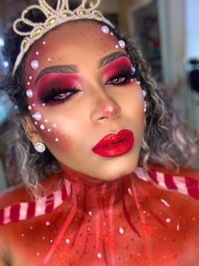moura_aliny's tweet photo. Iniciamos a saga make carnavrau com essa produção, e estou ansiosa em saber o que acharam ? Além disso queria contar com a ajuda de vocês, qual nome vocês dariam a esse personagem? Soltem a imaginação e se inspirem nessa produção ♥️ https://t.co/59mpmOR13W