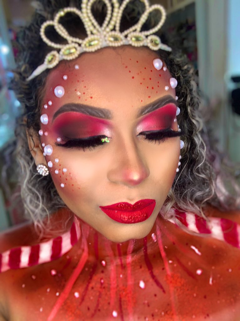 moura_aliny's tweet photo. Iniciamos a saga make carnavrau com essa produção, e estou ansiosa em saber o que acharam ? Além disso queria contar com a ajuda de vocês, qual nome vocês dariam a esse personagem? Soltem a imaginação e se inspirem nessa produção ♥️ https://t.co/59mpmOR13W