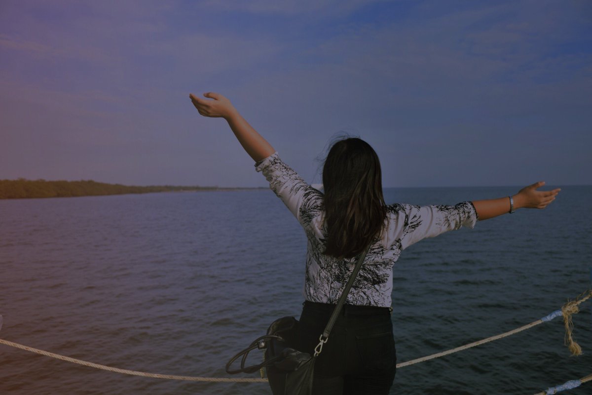 Never asked you to change
But sadly you changed your mind.
ไม่เคยขอให้เธอเปลี่ยนอะไร
แต่มันน่าเสียใจนะที่วันนี้เธอกลับเปลี่ยนใจ