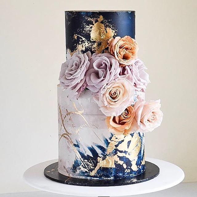 cupcakeproject's tweet photo. Describe this cake in 3 words.
Reposted from @laombrecreations - Chocolate mud cake with raspberry compote filling .
#laombrecreations .
Blooms @peonynpearl and @flowersfromthegardencbr .
.
.
.
.
.
.
#cake #cakecake #cakecakecake #canberracakes #canber… https://t.co/sGZUIK2Uy3 https://t.co/PxXMPzEKk3