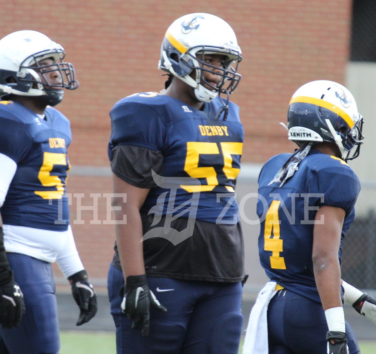 Detroit Denby 2019 OT Louie Curtis has flipped his commitment to Davenport  football.thedzone.com/news/detroit-d…