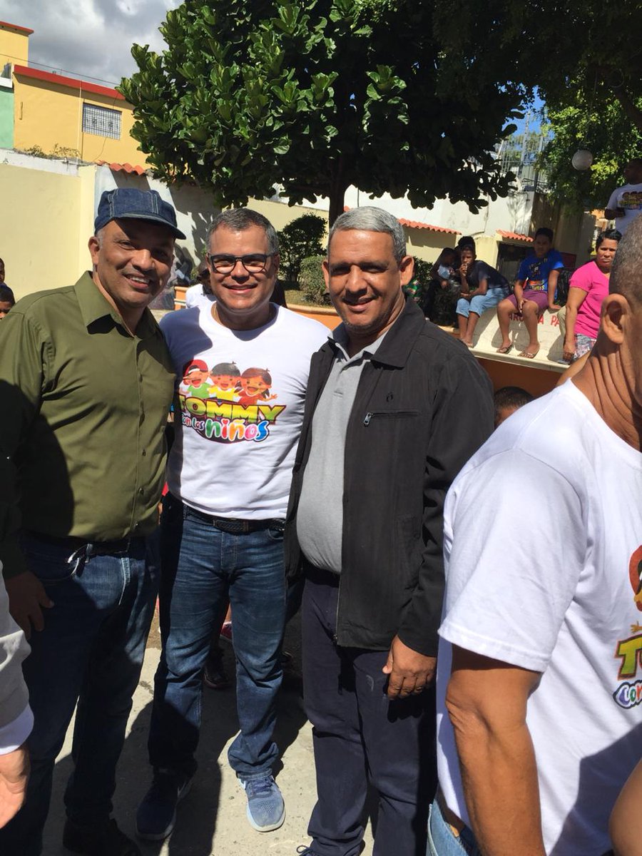 Elizabethsiri3's tweet photo. Alcalde de CAMBITA  se integra a la caravana de la alegría #TommyConLosNiños @Oscarcorporan @ernestogarabito @GarabitoErnesto @Winnierodriguez @chevaler82 @asenciomilka https://t.co/BHEj6eJQ4v
