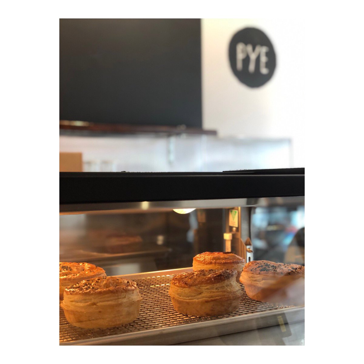 eat_pye's tweet photo. Hot pies and delicious @Wrecking_Ball today at our new spot inside @SanFranpsycho #sfeats #zeroforks #eatpye https://t.co/1JDsiWxgv9
