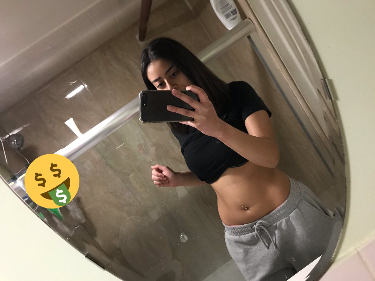 amourearleni's tweet photo. so happy 😭 finally got my belly button pierced 🥰  #lellegate https://t.co/CkXWb9a8iN
