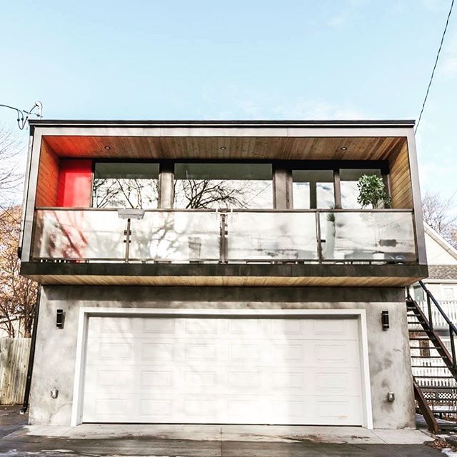 One more shot from head on of our HO3 over a concrete garage in Edmonton, AB. #modern #sustainable #modular #honomobo #minimalist #innovation #airbnb #design #architecture #concrete #wood #glass #steel #onebyone bit.ly/2FvXGxi