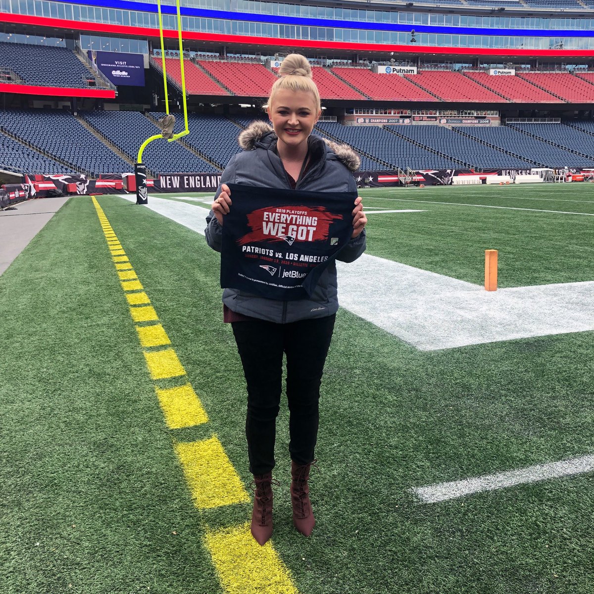 bombshelrebeka's tweet photo. Happy Game Day from Gillette Stadium! #EverythingWeGot #Patriots #FirstPlayoffGame https://t.co/zncrLr3hb7