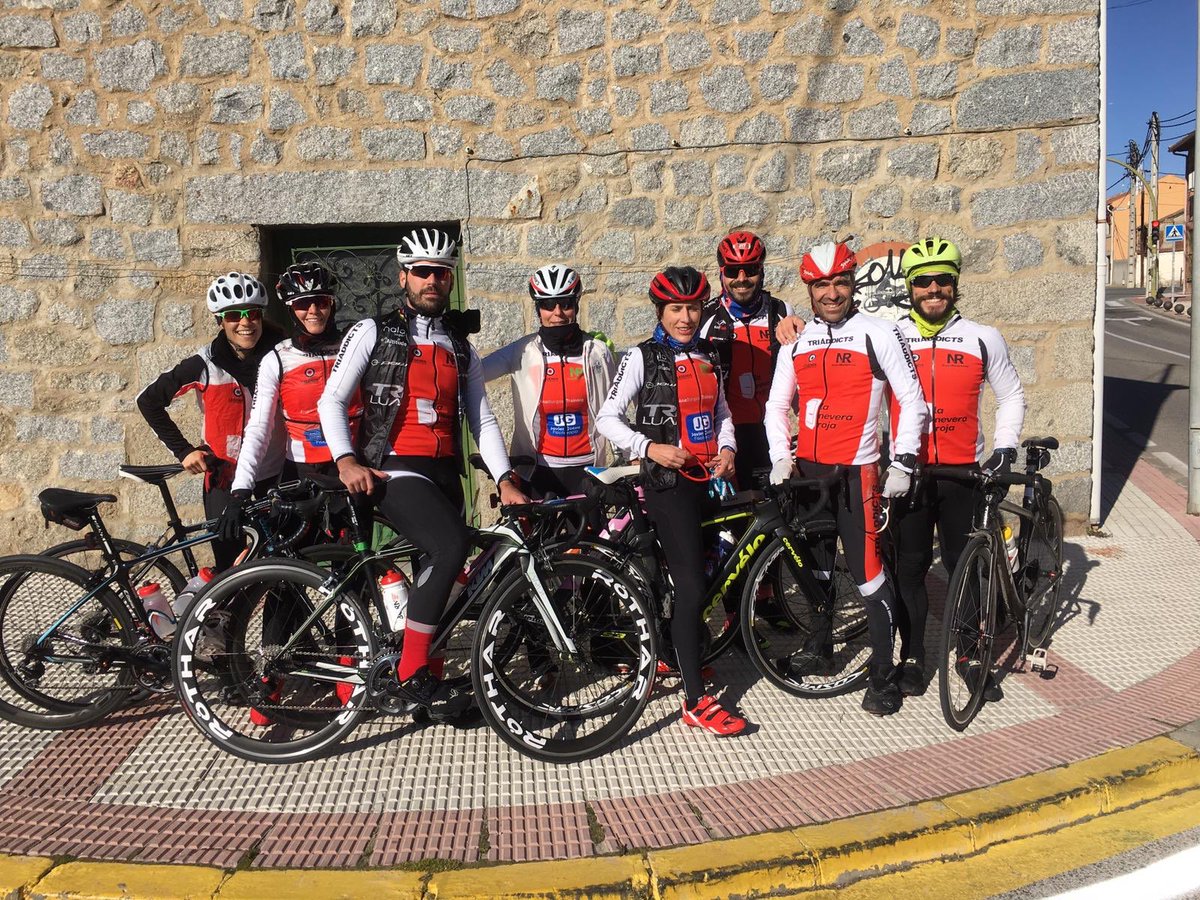 Triaddicts_M600's tweet photo. Salida de bici por las carreteras de la Sierra Oeste de Madrid. Equipazo!!! https://t.co/VtVfAurThf
