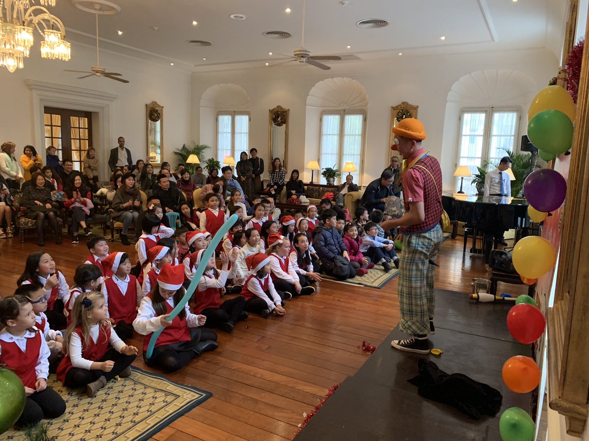 macauyoungmagic's tweet image. 精彩的小丑表演

#澳門青年文創魔術協會

＃澳門文創 ＃澳門魔術會 #澳門魔術協會 #澳門魔術師
＃澳門青年文創魔術協會 #澳門大學魔術會 #文創魔術 #澳門大學魔術學會 #macaumagic  #macaumagician