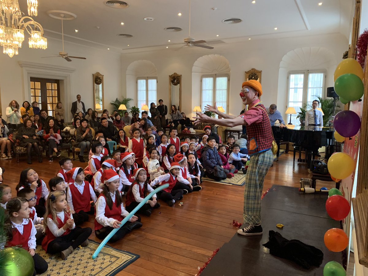 macauyoungmagic's tweet image. 精彩的小丑表演

#澳門青年文創魔術協會

＃澳門文創 ＃澳門魔術會 #澳門魔術協會 #澳門魔術師
＃澳門青年文創魔術協會 #澳門大學魔術會 #文創魔術 #澳門大學魔術學會 #macaumagic  #macaumagician