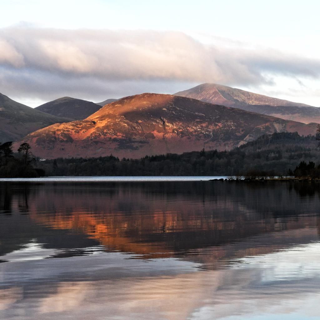 Keswick as the sun sets, looks like a painting 😍 

#keswick #cumbria #visitcumbria #thelakedistrict #englishlakedistrict #thelakes #lakedistrict #fromlakelandwithlove #igerslakedistrict #sunset #sundaysunset #walking #hiking