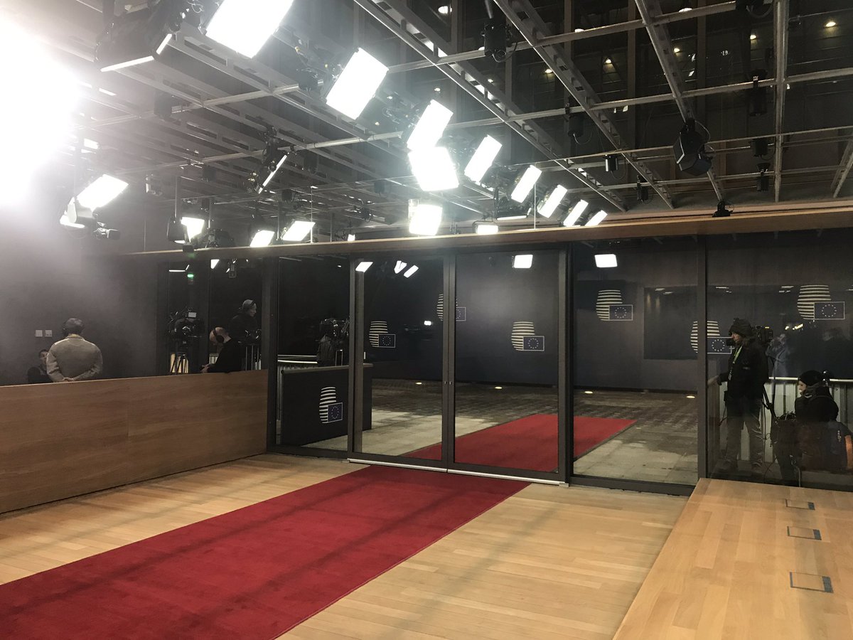 AnghelRaluca's tweet photo. Defeating the cold and rain outside!! Ready for #RO2019EU Agriculture and Fisheries Council, chaired by Romanian minister Petre Daea!#FutureofCAP #ProteinPlanEU #DualQualityfood #GreenArchitecture https://t.co/beIu8JjCXr