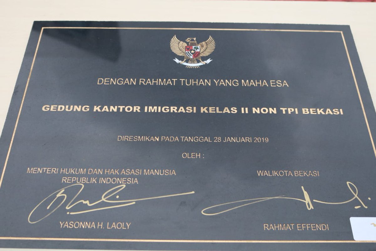 Rahmat_Effendi_'s tweet photo. Menghadiri upacara peringatan hari bhakti imigrasi ke-69 tahun 2019 sekaligus penyerahan gedung kantor imigrasi, serta penandatanganan prasasti gedung kantor imigrasi kelas II non TPI Bekasi yang ditandatangani oleh walikota Bekasi dan Menteri Kemenkumham RI.
@pemkotbekasi https://t.co/cXAQzhKE1Z