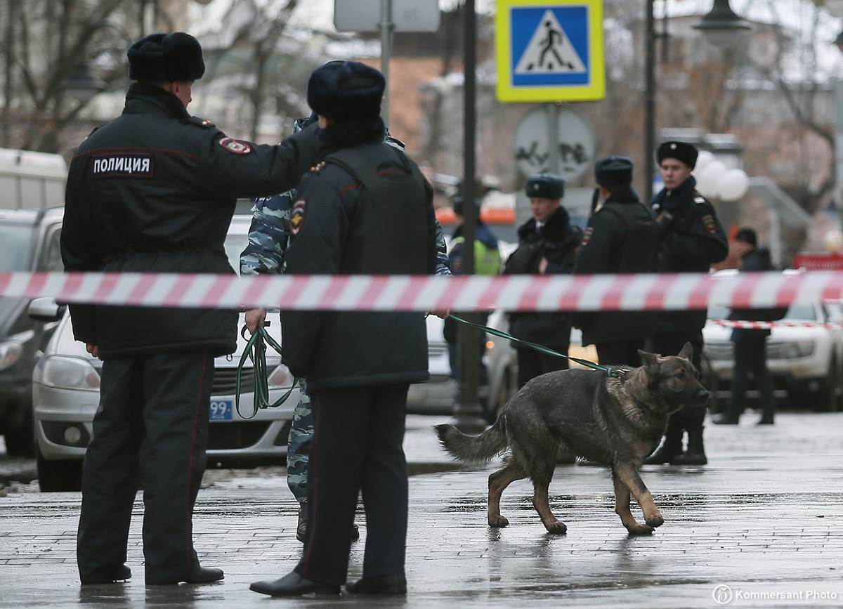 полиция для презентации. проект милиция. про 3 полицейских. полиция екатеринбург. проект про полицейского.