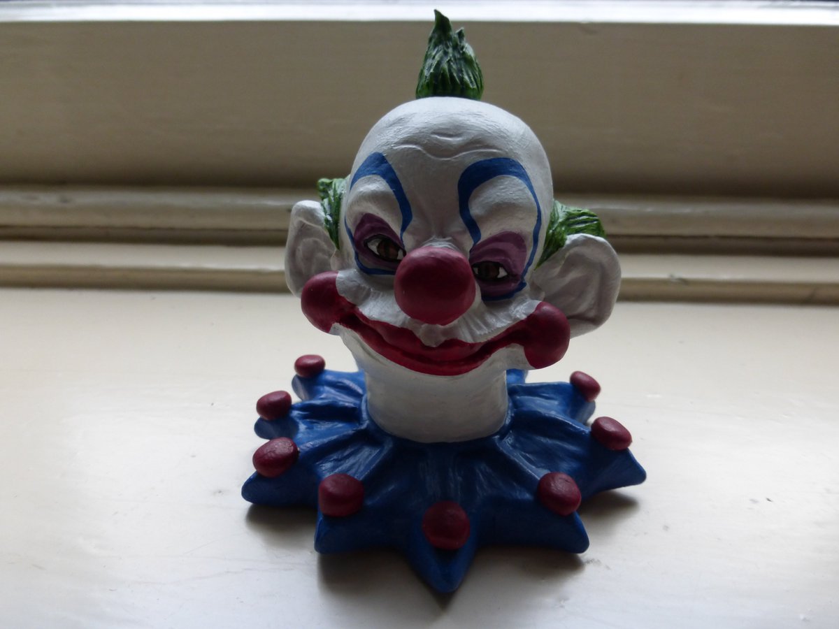 SocietyArcade's tweet photo. Quite happy with my Killer Klown from Outer Space sculpture, painted with acrylics. Available soon. 

#killerklownsfromouterspace  #arcadesociety #80shorror https://t.co/j69AH0hOG9