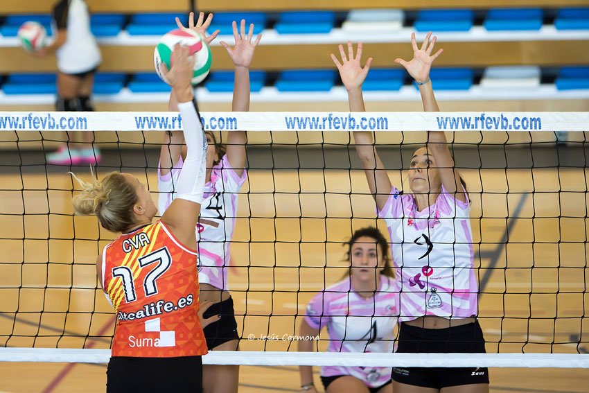 EsAltea's tweet photo. 🤾‍♀️🏐 L’Altealife planta cara al líder Molina. #notícies #altea https://t.co/XoIEP3QrfV https://t.co/i4VyY8VDZl