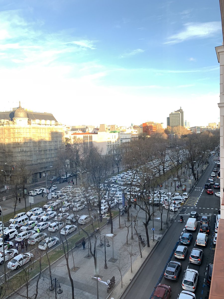 msenciso's tweet photo. Huelga de taxis https://t.co/C04piqwdm6