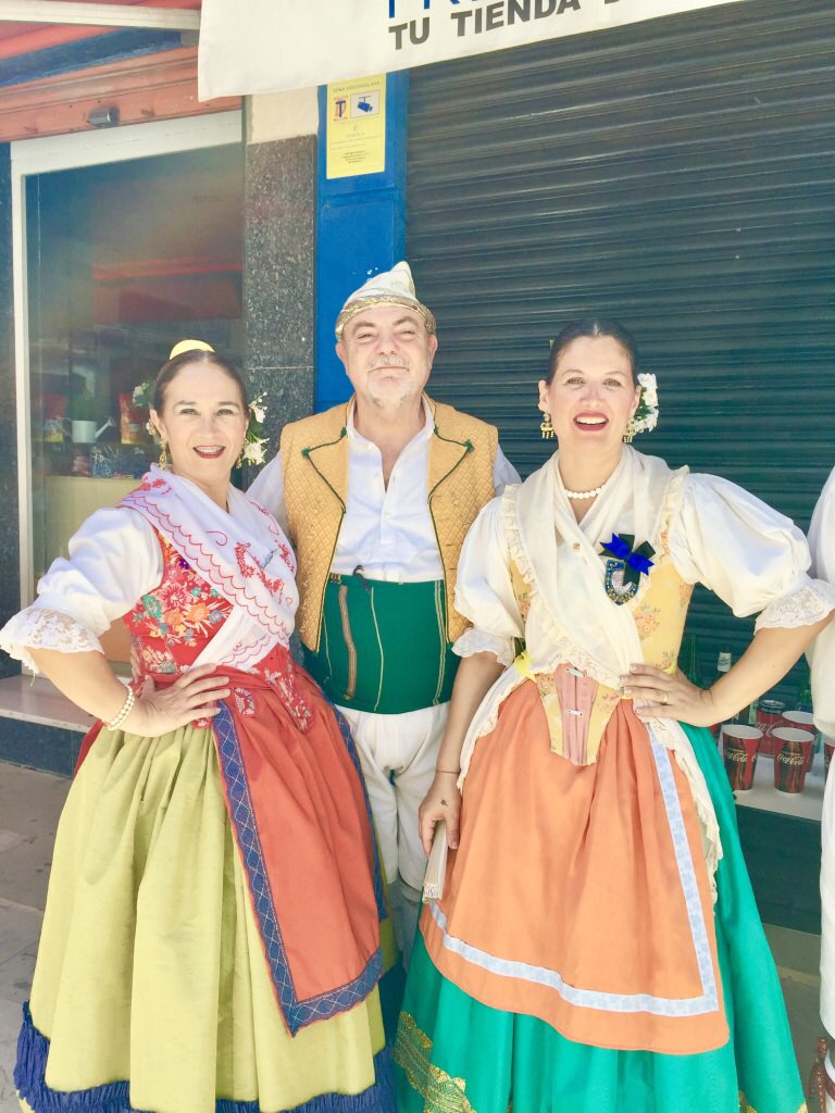 Walked into town and caught the end of a festival. Not yet sure which one but loved the traditional costumes! 

#visitspain #travelingeurope #spainlife #travelabout #holidayswithkids #familyadventures #homeschooling #happyfamilymoments #eurotrips #spain_photographs