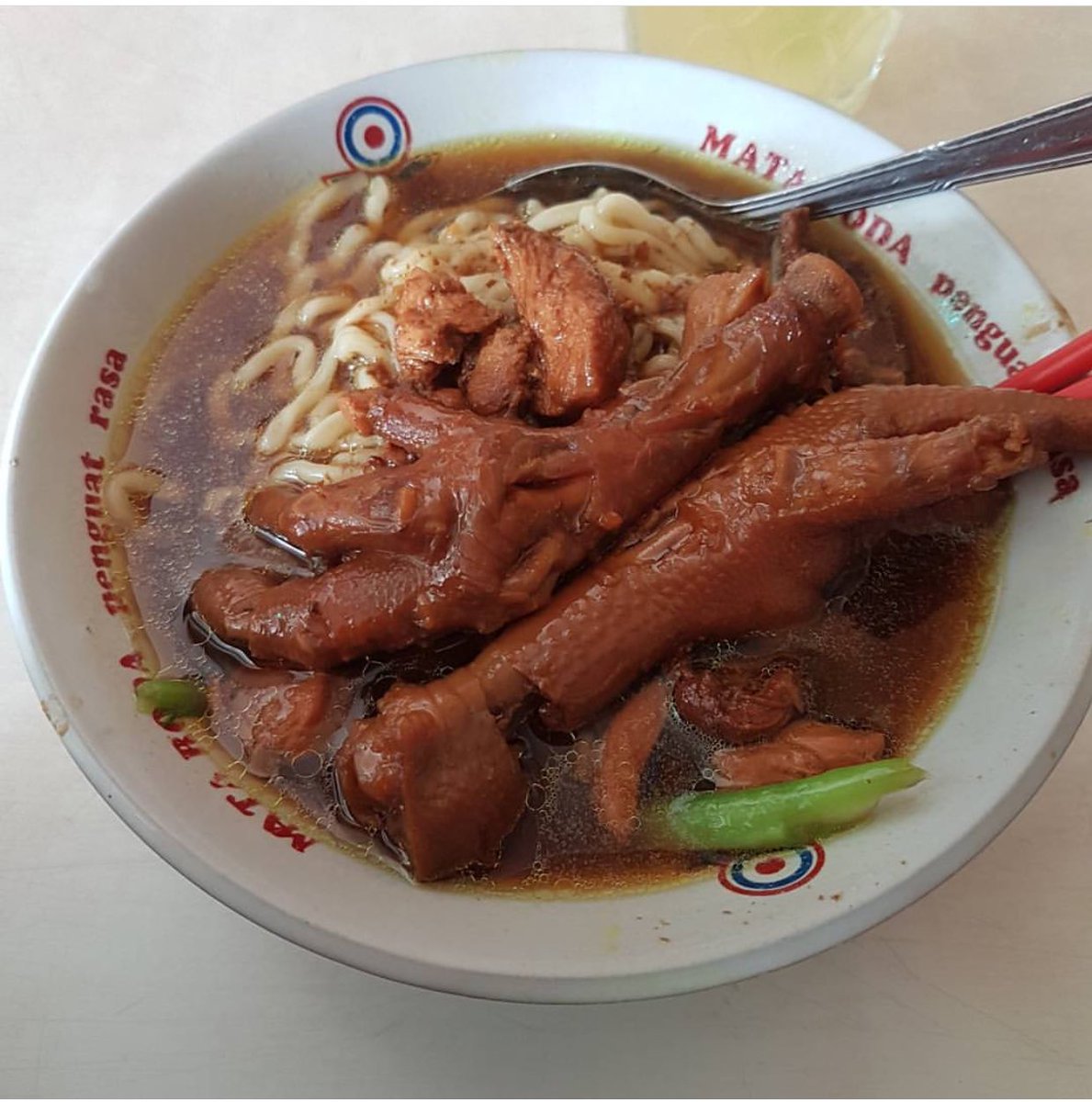 🔆KLASEMEN PER-MIE AYAMAN JOGJA🔆

1. mie ayam sempurna (depan linglung)
2. Mie ayam barokah (jalan godean)
3. Mie ayam pak tupon (bantul)
4. Mie ayam miroso  (kalimambu) 

Mie ayam lho ya, next : yamie !