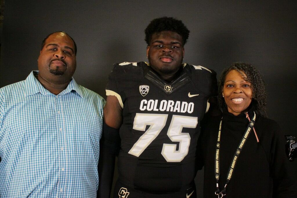 SimonJaymoney's tweet photo. Had an amazing weekend with the @RunRalphieRun coaching staff, extremely excited to announce I have committed to Colorado University!!! #GoBuffs https://t.co/BBbQOvIpa4
