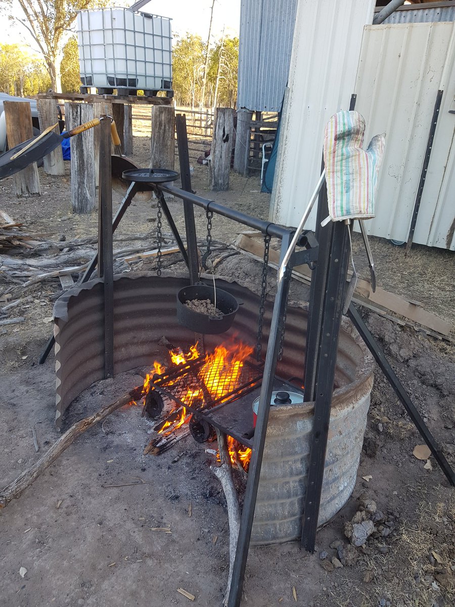 rhondatomsmorga's tweet photo. Hope you all had a gr8 #AustraliaDayWeekend #campfire dinner #downonthefarm #newblock #nopower #luvit https://t.co/B5t2ZJXCJE