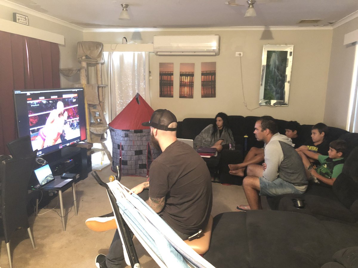 SelW08's tweet photo. #RoyalRumble https://t.co/9DTkhk4ami