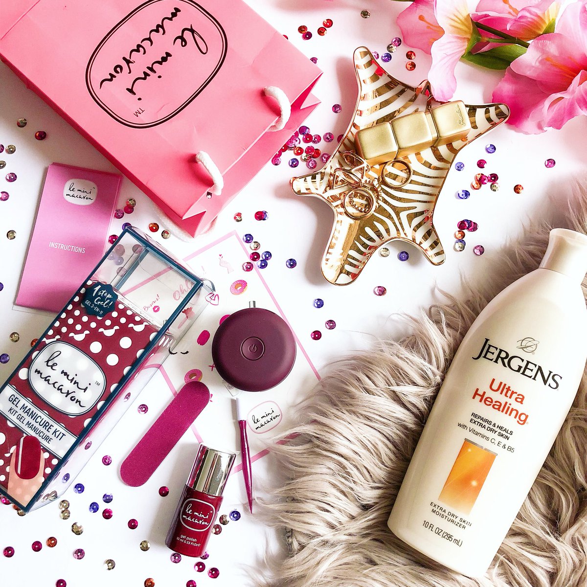 My new favorite essentials 💖

✨ DIY Gel Manicure Set <a href="/leminimacaron/">Le Mini Macaron</a> 💅 

✨ Ultra Heeling Moisturizer <a href="/JergensUS/">Jergens US</a>
