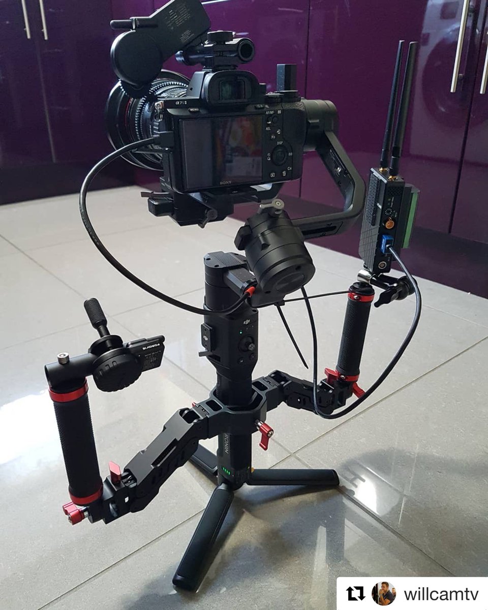 Brings control of your lens' zoom right to your fingertips.
.
.
#Repost @willcamtv with <a href="/get_repost/">Repost</a>
・・・
New rig all set up. #ronin #ronins #pdmovie #followfocus #a7sii #dop #hollyland
#filmlife #filmmakingr #bts #setlife #cinematography #filming #videographer #cameragea