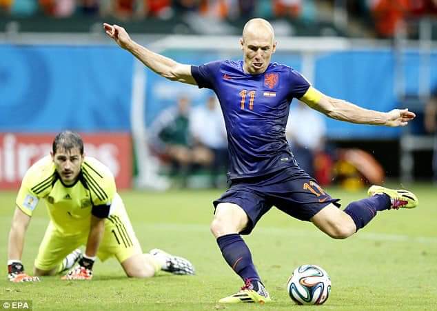 нидерланды против испании футбол. испания нидерланды 2010 финал. голландия испания 2014. испания голландия 2010. 2010 испания голландия иньеста.