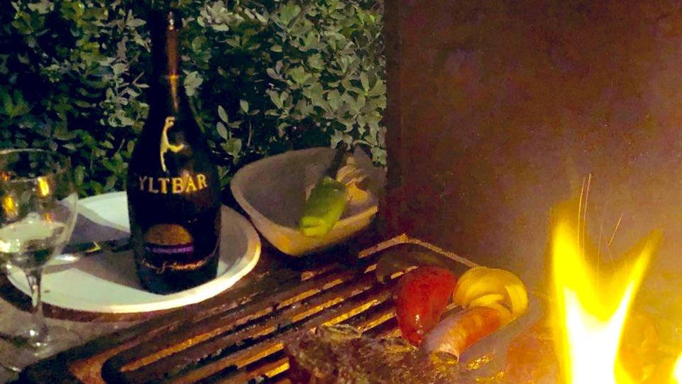 Nothing better than a Sunday Barbecue with Mr and good friends!  🥂🍾🥩🌶

#syltbar #syltbarprosecco #premiumprosecco #barbecue #prosecco #sundaybarbecue #sparklingwine #backyard #sundayfunday #healthy #healthylifestyle #lowcalorie #lowsugar #sundaydinner #backyardbarbecue #miami