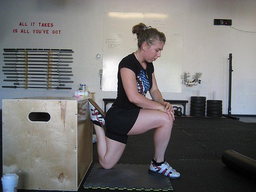 john_johnroy's tweet photo. This is a easy type of #stretching you can do in #morning.
Find a wall & stand towards it touching your back on it.
Now take your right leg ahead & sit down as shown in in the photo.
Hold this position for 15 to 30 seconds.
Repeat above given steps for 3-4 times.
#StretchingBody https://t.co/KfPrWF0iDl