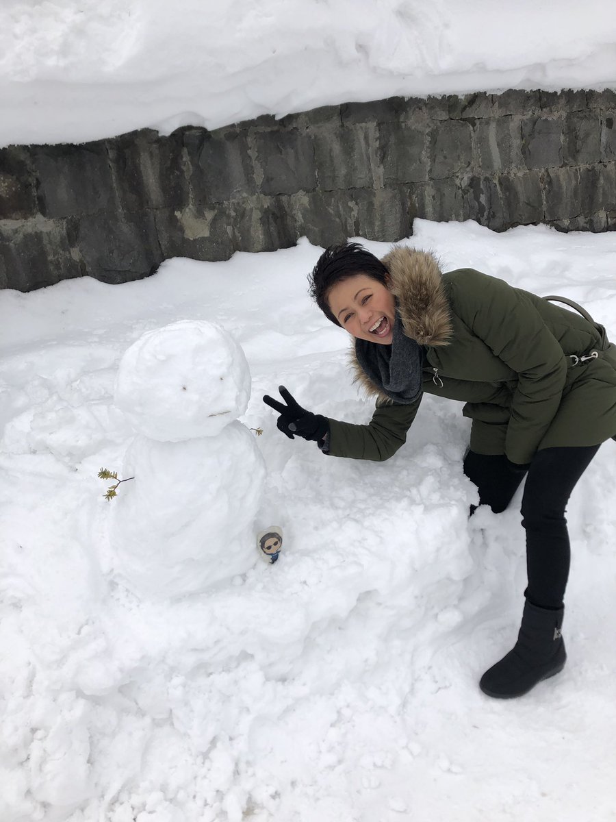 KSTEWART_THAI's tweet photo. Do you want to build a snowman ?? #MiniKristen with #Snowman and me ❄️☃️⛄️ #KristenStewart #KristenStewartDoll #KristenStewartFan #Snow #CrewLife #ThankyouForFlyingTHAI #Otaru #Sapporo https://t.co/jxKapVs4ZI https://t.co/ixAHtx9zIQ