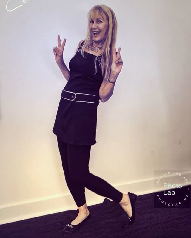 cindyraem's tweet image. What can I say?
I am a weirdo.
Normal is boring!
#peace #robotdance #goofy #stayweird #peaceout #dance #closeyourmouth bit.ly/2Se9hYo