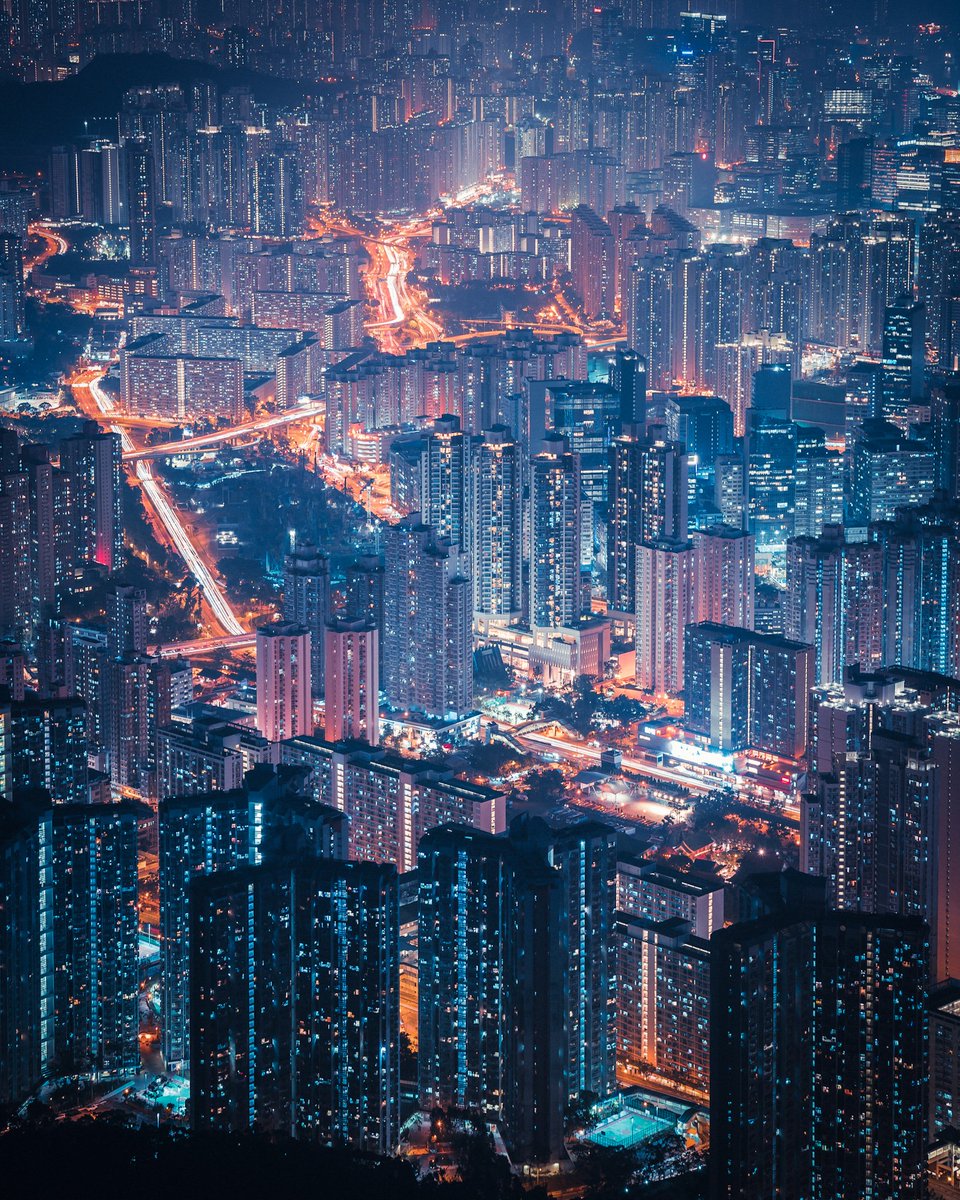 stfeyes's tweet photo. The dense layers of Kowloon, taken from Lions Rock.
Sony a7iii - 24-70 f2.8 GM (70mm)
100iso | 13s | f9
https://t.co/Lv2P99eqDh
#archillect #cyberpunk #HongKong #neoncities #photography #vaporwave #outrun https://t.co/hlYQvp529V