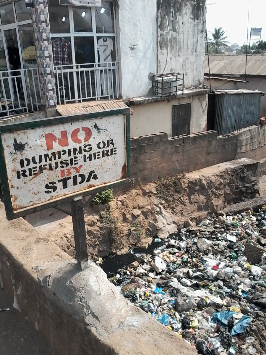 adesuwagreen's tweet photo. On Saturday, I was with environmental advocates at Jikwoyi to interact with the citizens on the current state of #wastemanagement. A lady told @adenike_mistura &amp; I that she constantly has health challenges because she practically lives on top of waste.
Sad, right?
#TheWasteThread https://t.co/lflPmgPaeo
