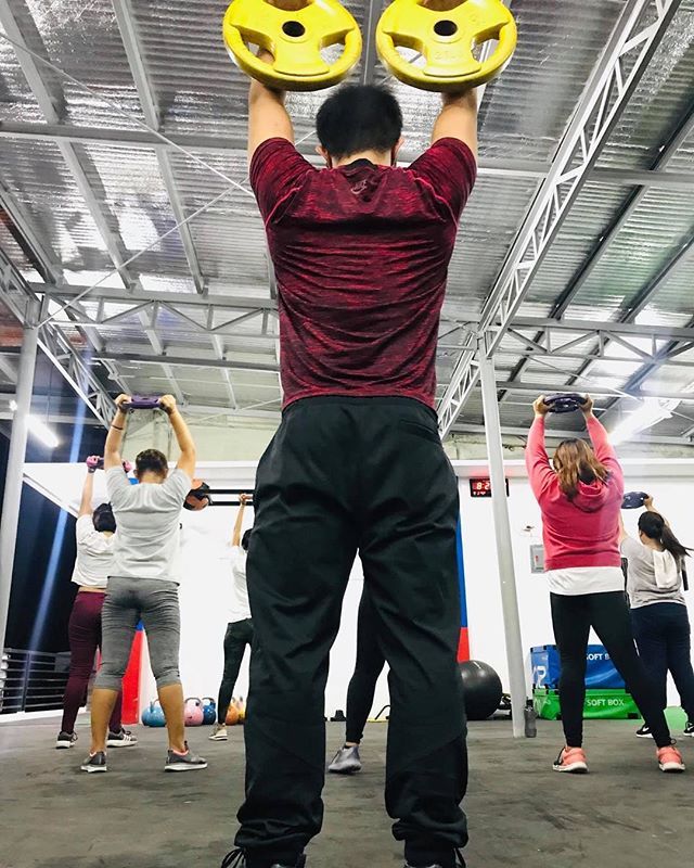 cidcid001's tweet photo. Over head pressing with the evening crew

#poundtaytay #strongman #kamotegains 
#teamM #crossfit #fitnessmotivation #fitness #weightlifting 
#powerlifting #gymmotivation #igorotfitness  #nike #poundforpoundfitness #reebokcrossfitnano5 #conditioning 
#dea… https://t.co/li0SxMmUiz https://t.co/AnwCh64yHp