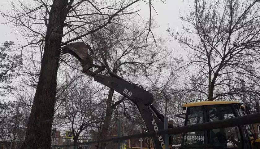 шурф ночной магистрального газопровода. шахты водоканал. бараки в шахтах. цистерна для подвоза воды. аварийная г шахты.