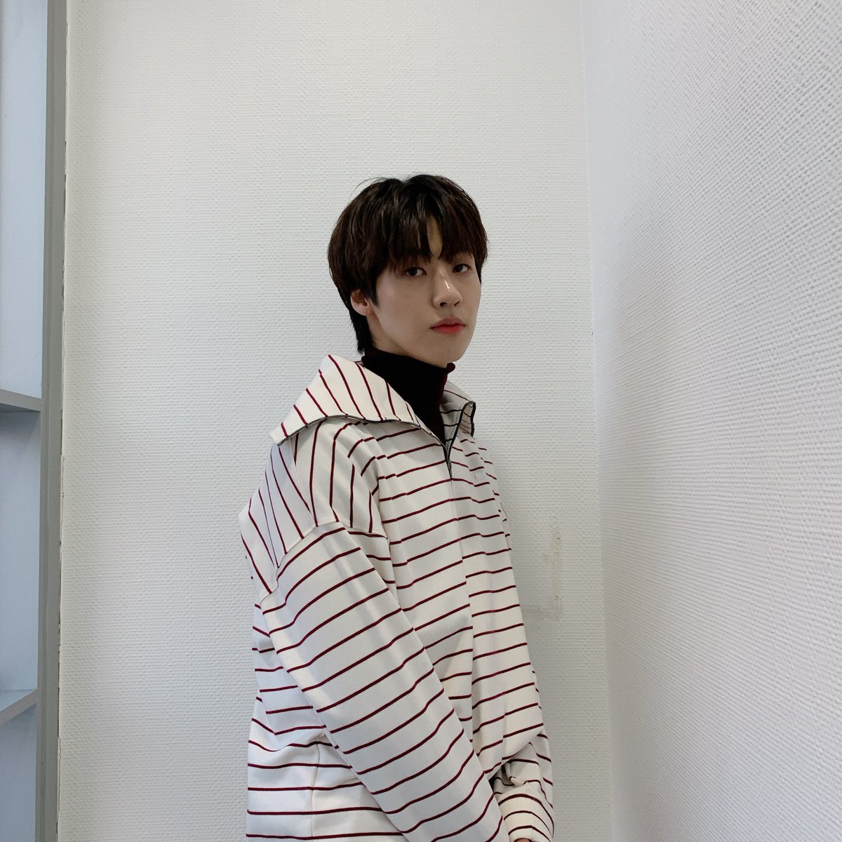 NFlyingofficial's tweet photo. [옥탑방사진관📸] 오늘은 청초한 승짱💕 

#엔플라잉 #NFlying #FLY_HIGH #FLY_HIGH_PROJECT #옥탑방 #Rooftop https://t.co/v8qR7OvH1s