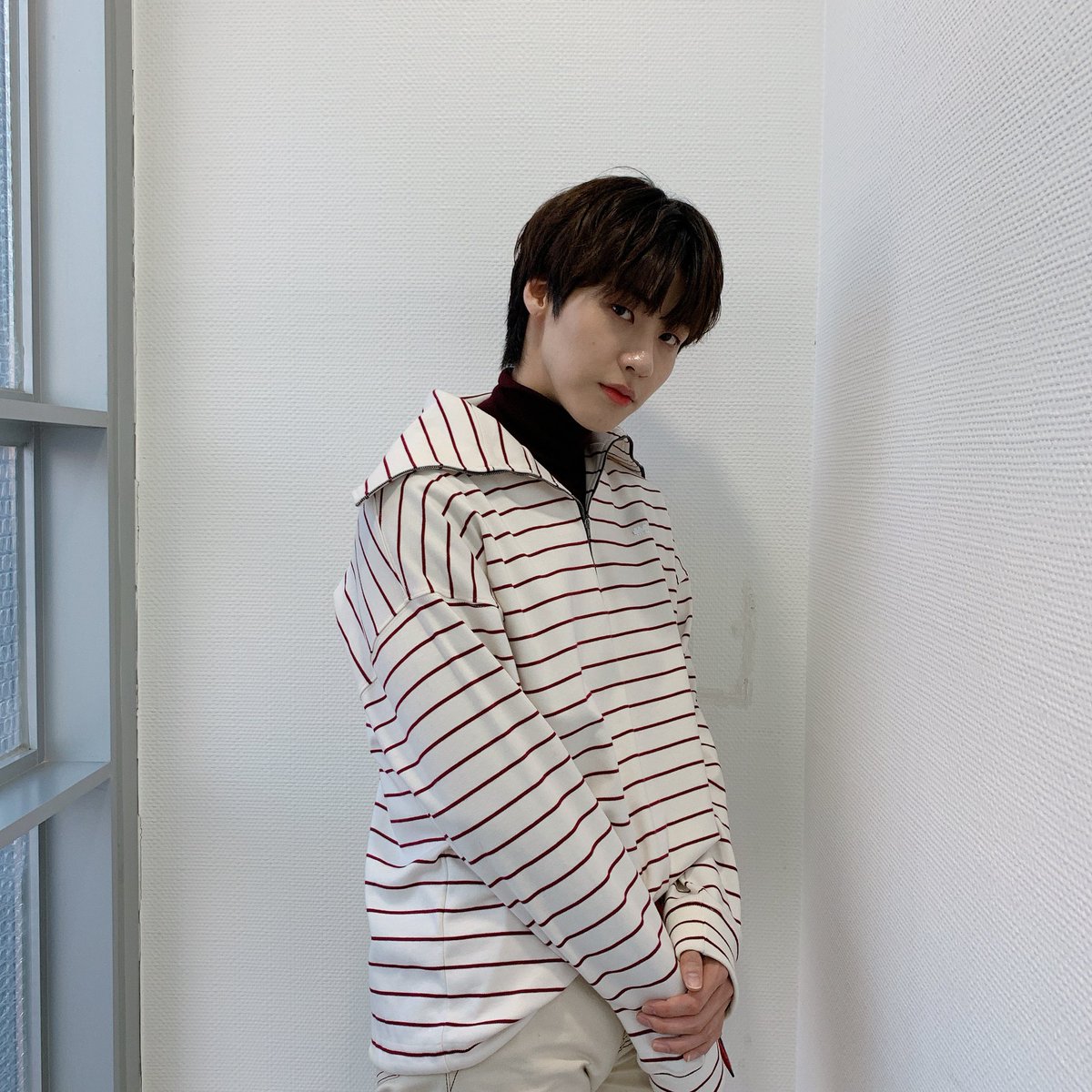 NFlyingofficial's tweet photo. [옥탑방사진관📸] 오늘은 청초한 승짱💕 

#엔플라잉 #NFlying #FLY_HIGH #FLY_HIGH_PROJECT #옥탑방 #Rooftop https://t.co/v8qR7OvH1s