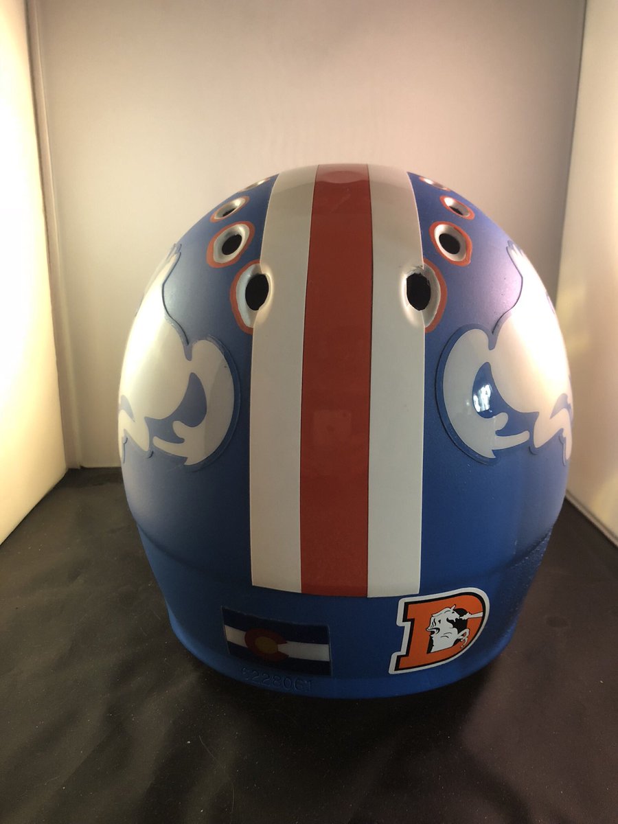 MileCustoms's tweet image. The first football helmet I made and the beginning of something that changed my life for the better. I gave it to my buddy Xavier who has taught me a lot about perseverance and overcoming adversity as he’s battling melanoma. This was the start of my business and his collection!!!