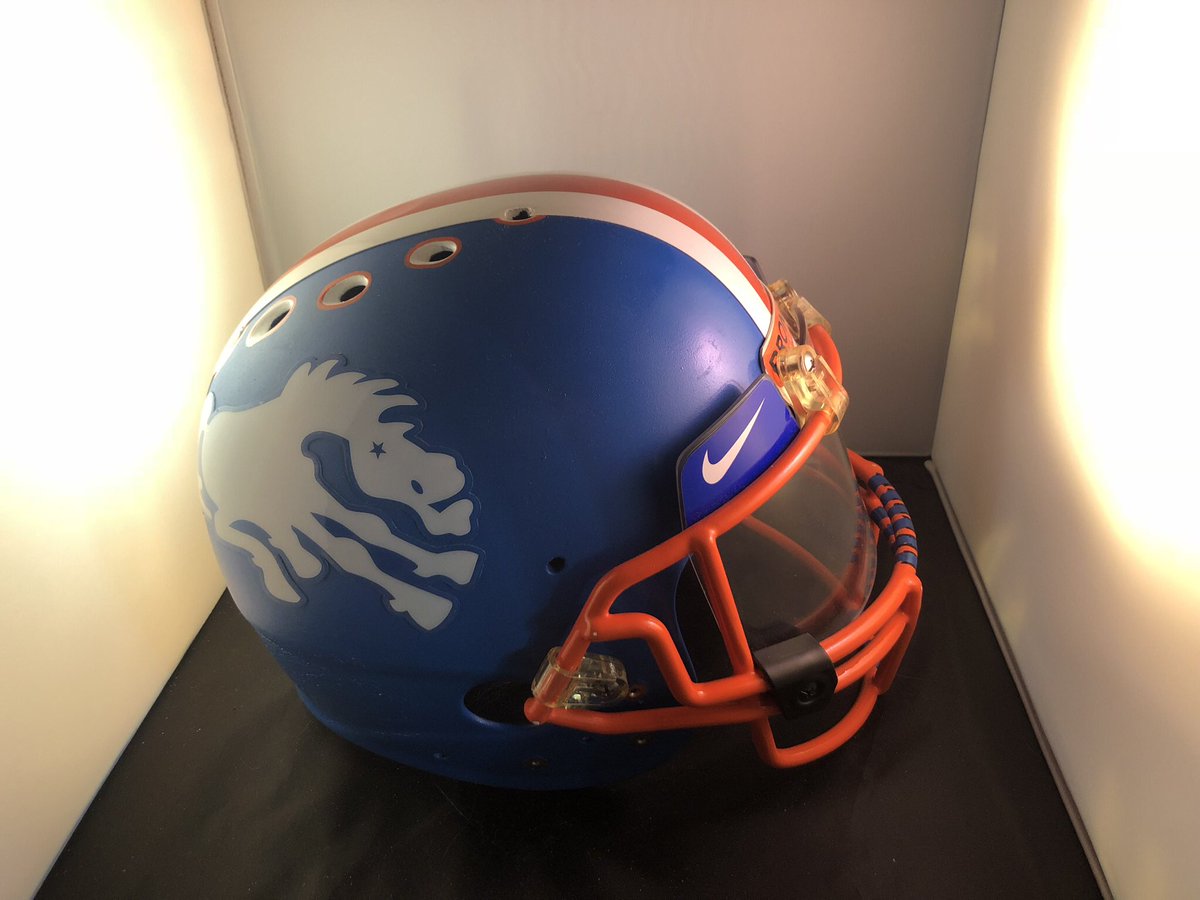 MileCustoms's tweet image. The first football helmet I made and the beginning of something that changed my life for the better. I gave it to my buddy Xavier who has taught me a lot about perseverance and overcoming adversity as he’s battling melanoma. This was the start of my business and his collection!!!