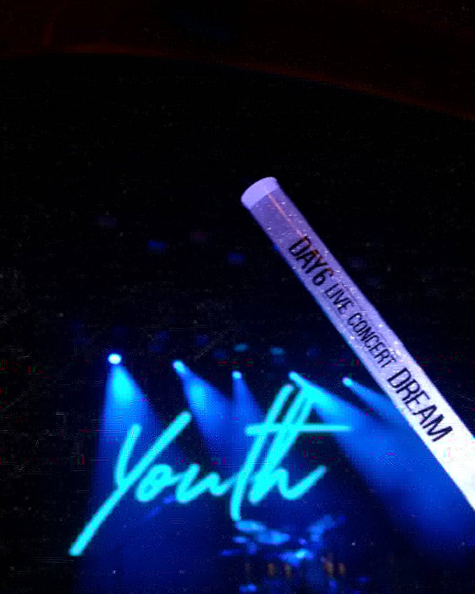 rand0mkeys's tweet photo. 2��반 후에 파리에서 또 만나요, 신기하고 너무 감사해요!!!! 😭✨
-
우리의 Youth
@day6official @Jae_Day6 
-
#데이식스 #day6 #day6inparis #youth #꿈만같다 #또만나요 https://t.co/XqsS9b0zHX