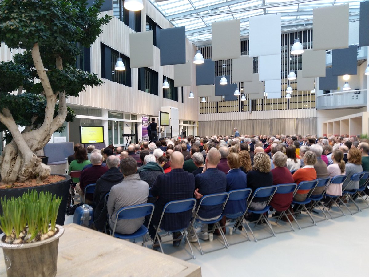 diaconaal's tweet photo. We zijn begonnen #geloveninmensen #vollezaal #timzingt #rechtebijbel @KerkinActie @schuldhulpmaat https://t.co/DxiTPNbNdK