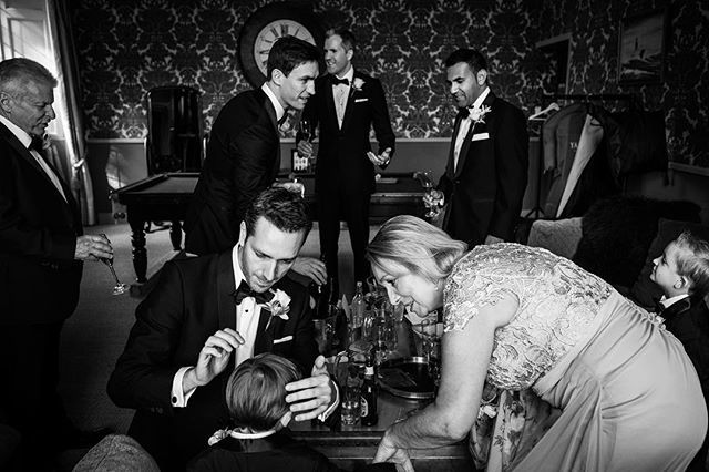 Another shot from groom prep. I love this time when everything is coming together and the last minute finishing touches are being made. There's always energy in the room and so much going on. #suffolkwedding #hengravehall #hengravehallwedding #groom #gro… bit.ly/2FPM3Ck