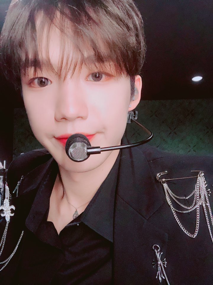 bnmboysofficial's tweet photo. [#MXM/#임영민] 미국에서 전하는 두 번째 영민시뮤~직!인데 오늘은 제가 새벽7시에 못..일어날 거 같아서 조금 미리 전할게요..ㅎ미국이기도 하고! 밤에 숙소오는길에 차에서 들으며 왔는데 완전 분위기 짱짱 있는 곡입니다!!'Dave B-Pretty'라는 곡이에요ㅎㅎ음..여러분 영디는 이제 꿈나라로..안농😪 https://t.co/RmrcxgcWRJ