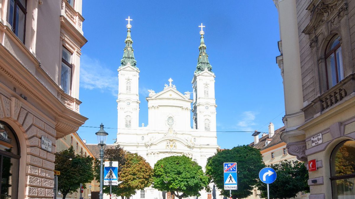 Sometimes the smallest districts hold the greatest treasures ✨  Explore the Josefstadt in #Vienna with us this season: bit.ly/2QEdekp
⠀⠀⠀ ⠀
#AVDM #AVDMmag #AVDMvienna #Saturdays #TravelTips #Wien