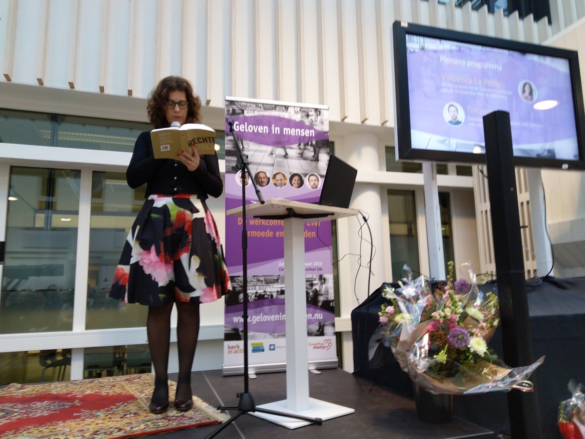 diaconaal's tweet photo. We zijn begonnen #geloveninmensen #vollezaal #timzingt #rechtebijbel @KerkinActie @schuldhulpmaat https://t.co/DxiTPNbNdK